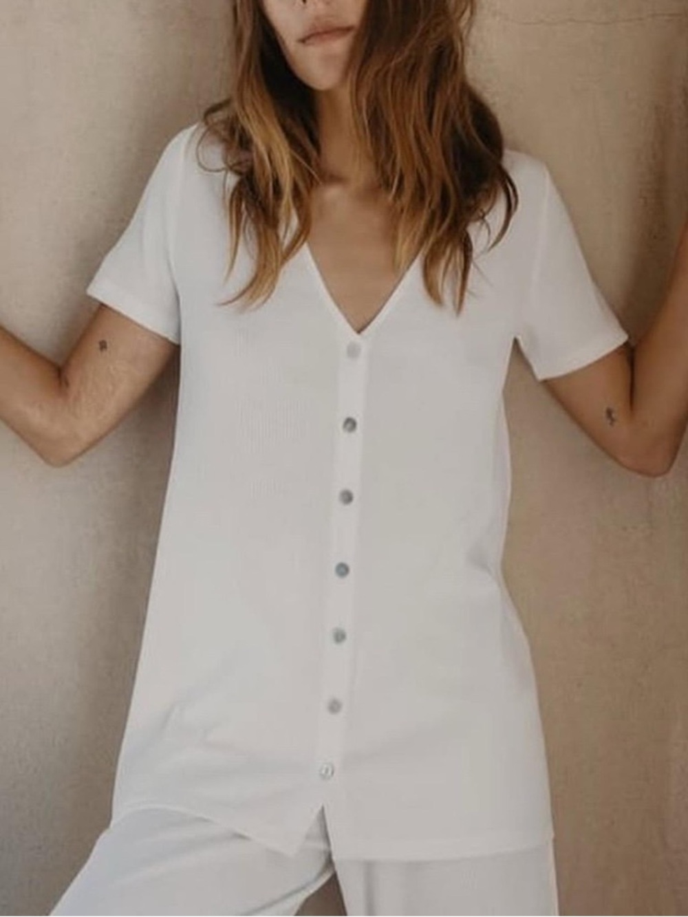 NWT Zara White Ribbed Buttoned V-Neck Top